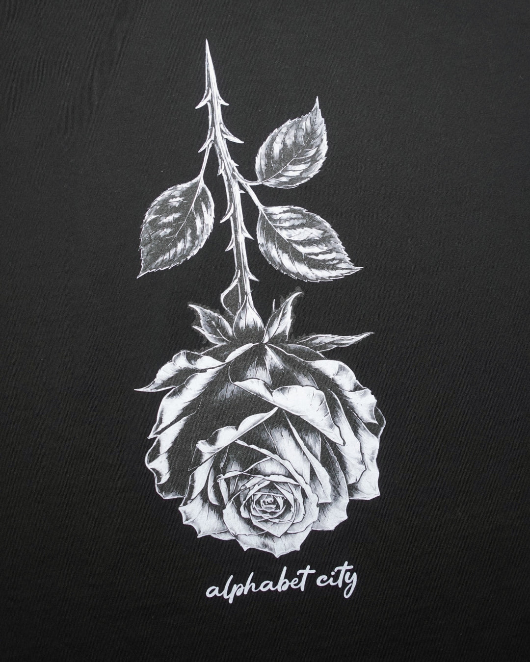 BLACK ROSE Tee back rose print detail.